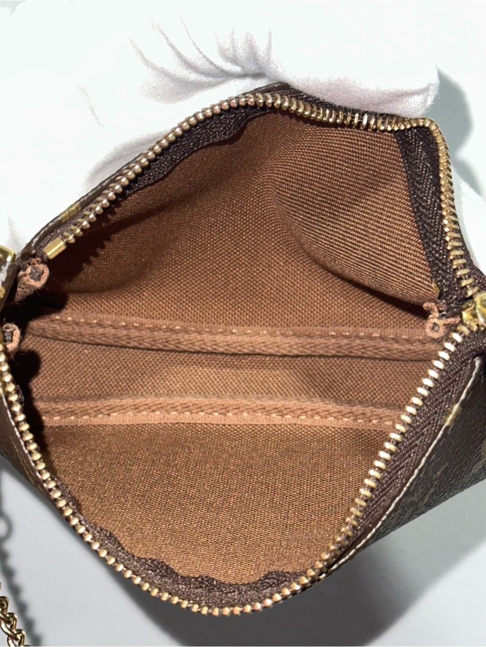 Louis Vuitton Mini Pochette Accessoires Monogram Canvas | FL0095 | Pre-Loved - Picture 2 of 16